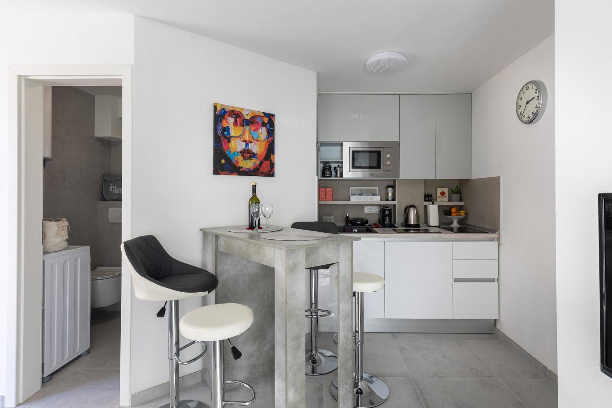 Domus Apartment *